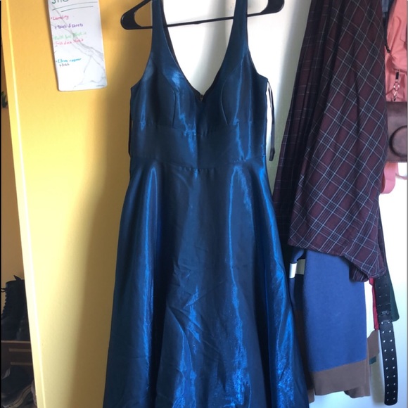 Semi-Formal / Formal dresses - Picture 6 of 9